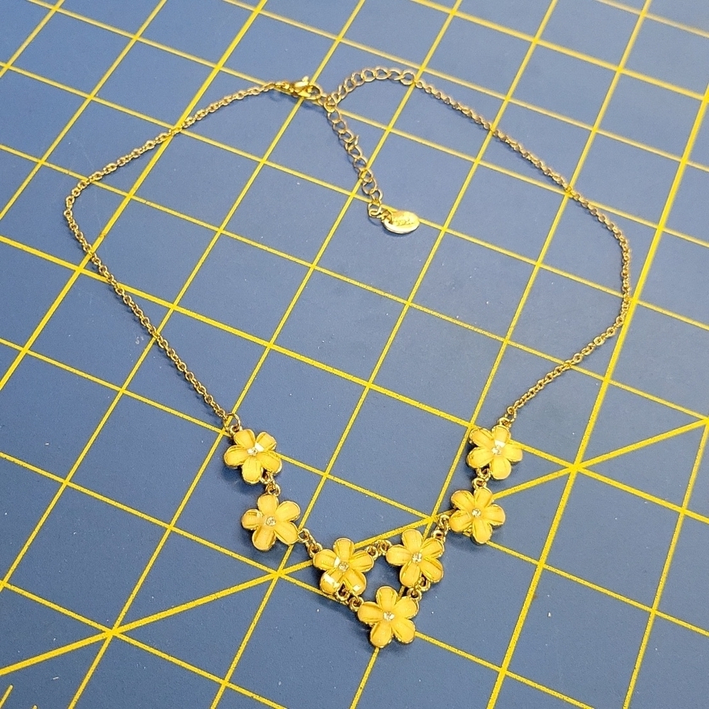Floral Stone 16" + 2" Gold Tone Necklace Flower